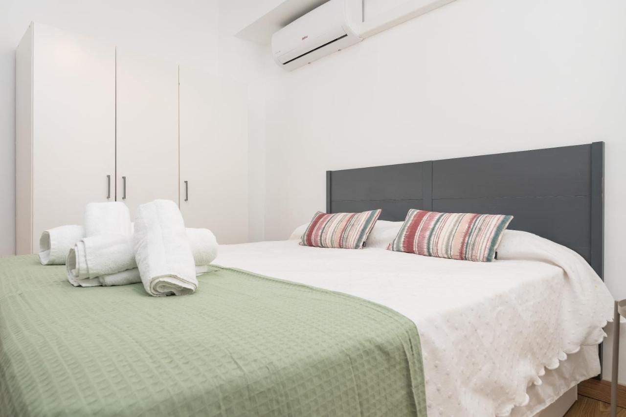Precioso Apartamento Con Habitacion Separada En Centro Historico De Málaga Kültér fotó
